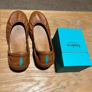 TIEKS leather flats size 9 women camel brown tan